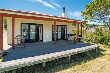 The Lakefront Gem (Bachcare) - Wanaka