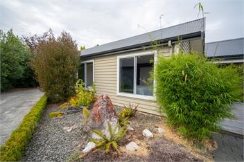 Southland Sounds (Bachcare) - Te Anau
