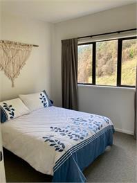 Modern and cosy with stunning mountain views - St Arnaud