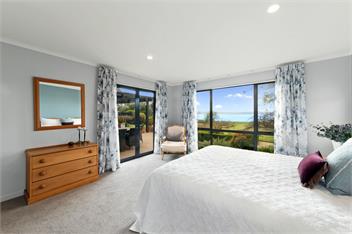 "Taha Moana" Step out the door onto the lake front - Rotorua