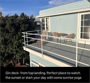 Blue Beachfront Retreat - Paraparaumu