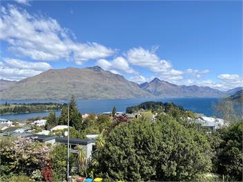 Prestigious Poole Lane - Queenstown Hill