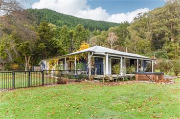 Fantail House Kaiuma Bay (Bachcare) - Havelock