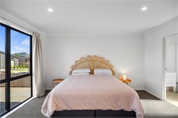 Modern Family Bach (Bachcare) - Waihi