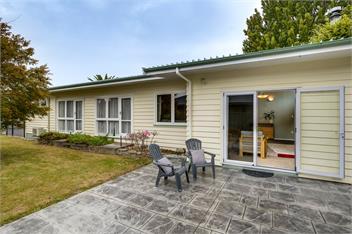 Mid Century Oasis (Bachcare) - Hastings
