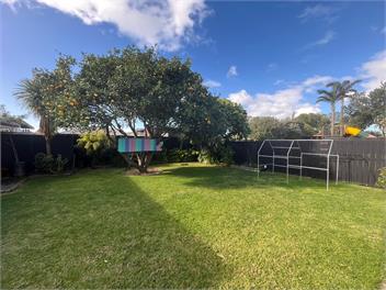 Beautiful beach bungalow with pool - Mt Maunganui