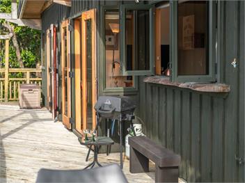 Treetop Hideaway (Bachcare) - Taupo Central