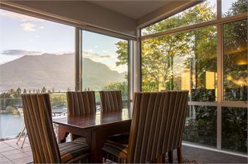Amazing Lake & Mountain Views - Queenstown