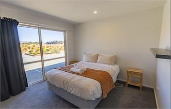 Panoramic Mountain View Retreat - Twizel
