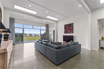 Lakefront Kuiwai - Taupo - on the lake + spa pool! - Taupo
