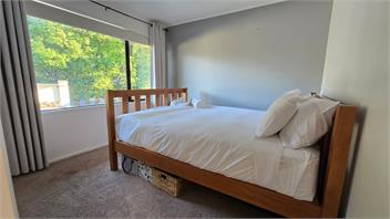 Sunshine Bay Stay | Lake Views & Cosy Fireplace - 
