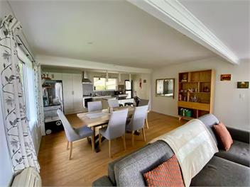 Cable Bay Moana View House -