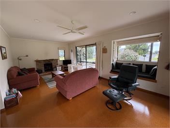 Your Relaxed Beach Base in Matarangi -