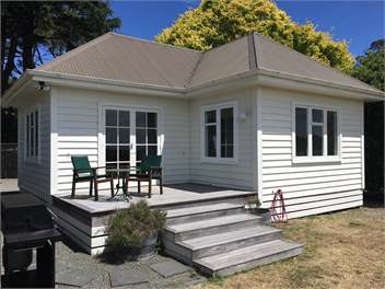 Tuki Vineyard Cottage luxury accommodation - Havelock North