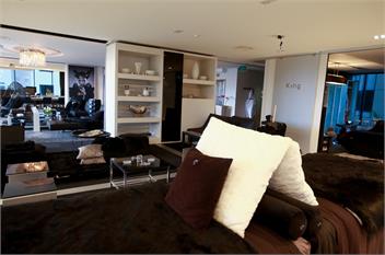 The Black Diamond  - Auckland