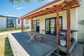 The Lakefront Gem (Bachcare) - Wanaka