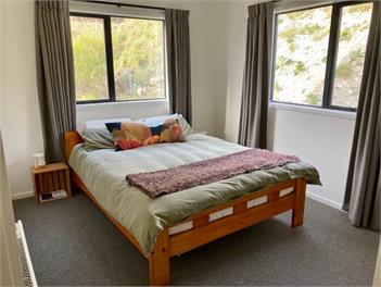 Modern and cosy with stunning mountain views - St Arnaud