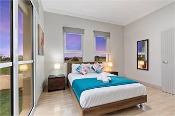 Modern House near Melb Airport, Sleeps 10 - Melbourne