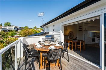 Scenic Lake Views (Bachcare) - Taupo