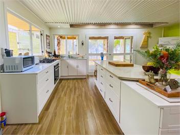 ShineAwayHomes-Family Beachfront- A/C with Free Wifi - Rarotonga