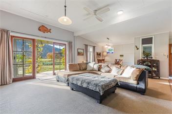 Fantail House Kaiuma Bay (Bachcare) - Havelock