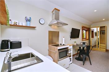 Studio 85 - Christchurch Holiday Homes - Christchurch