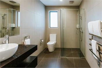 The Clearview House | Lake Views | Spa Pool | Sleeps 9 - WANAKA