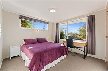 The Bay Breeze Retreat (Bachcare) - Taupo
