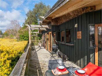 Treetop Hideaway (Bachcare) - Taupo Central