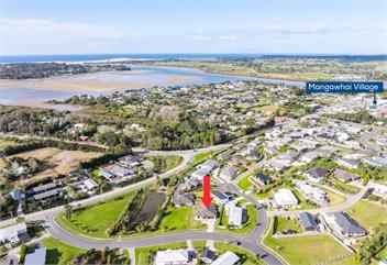 Stroll to Mangawhai Markets & Estuary - Mangawhai