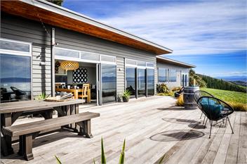 Seawatch - Spa Pool & Panoramic Ocean Views - Nelson