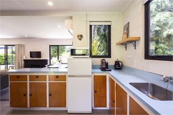 Coronet Peak View | 3BR Home with Hot Tub & Garden - Queenstown