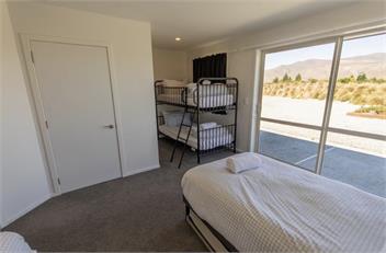 Panoramic Mountain View Retreat - Twizel