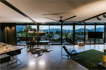 Tawera | Couples Retreat | Lake Views - Wanaka