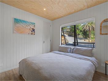 Modern Coastal Tree House (Bachcare) - Whangamata
