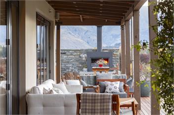 Dalefield Hideaway | Hot Tub & Mountain Views - 