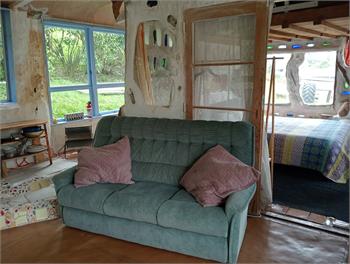 THE MUD HOUSE -