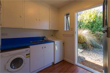 SUPERB Home,Studio,Spa,lake & mtn views,OSP&much more - Wanaka