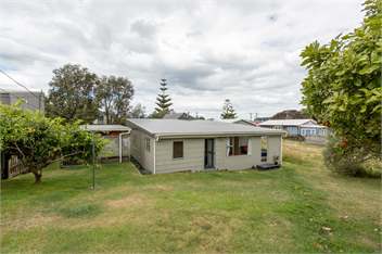 Very Spacious Holiday Home in Whangamata, Coromandel - 