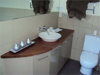 Houghton Starship Enterprise - Wellington