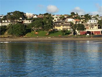 Sunny Beach Retreat - Auckland