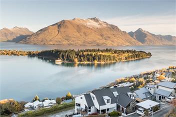 Castle Cliff Lodge | Sauna, Spa Pool + Games Room | Amazing Views - Queenstown