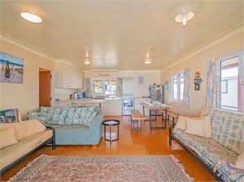 Poppy's Beach House (Bachcare) - Whangapoua