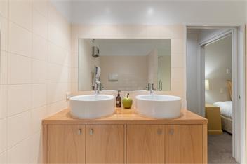 THE SHOTOVER | CBD Luxury, Rooftop Terrace - Queenstown