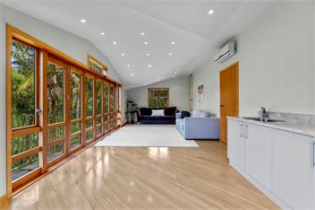 Beachside Luxury (Bachcare) - Auckland