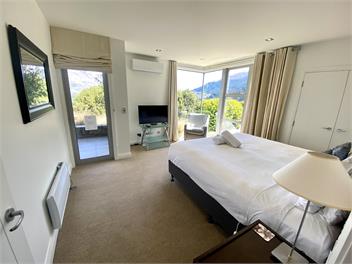 Prestigious Poole Lane - Queenstown Hill