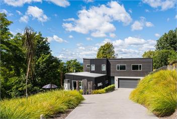 Hideaway at the Bay - Spa Pool, Premium Property, Walking distance to the Lake - Taupo