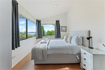 Lake-view Hideaway - Acacia Bay - Taupo