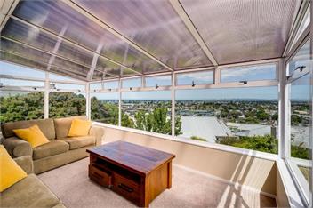 Napier Hilltop Stays - Views, Pool & Pet-Friendly! - Napier