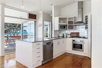 Hosts on the Coast Beachside Beauty - Whiritoa